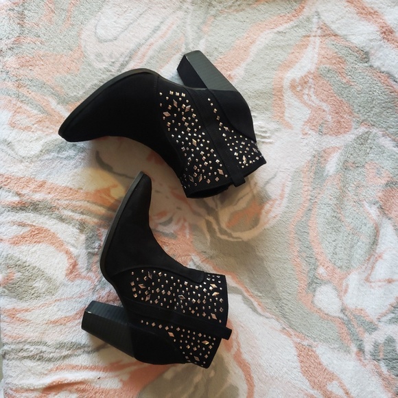 Jennifer Lopez Shoes - Jennifer Lopez studded boots